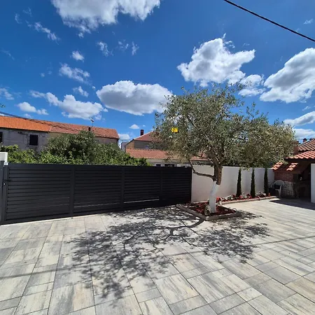 公寓 Bailando - Private Parking & Grill 扎达尔