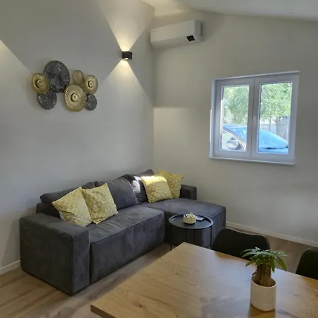 Bailando - Private Parking & Grill *